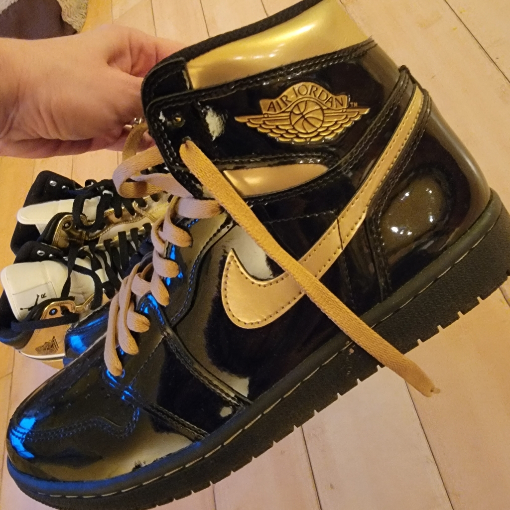 2020 Air Jordan 1 Retro High Og Black Metallic Gold